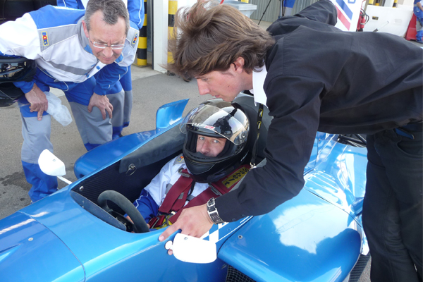 PARTNERS-CONCEPT-TEAM-BUILDING-STAGE-PILOTAGE